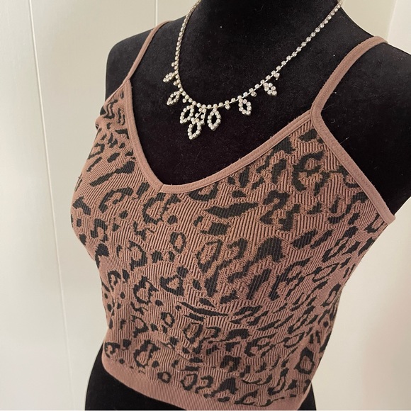 Cheetah print crop top - Picture 2 of 4